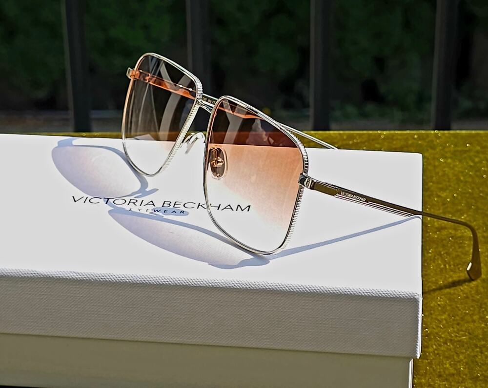 ✨️NIB Victoria Beckham Coin-Edge Navigator Sunglasses Gold/Honey Gradient VB243S